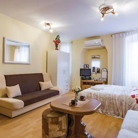 Apartament Stunning In With Wifi Rovinj